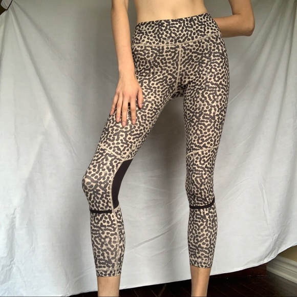 LuluLemon High Impact Leggings with Mesh Panels - Picture 6 of 14